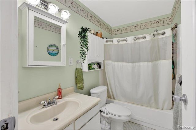 1878 Colonial Village Way 4, Waterford Charter Township, MI 48328