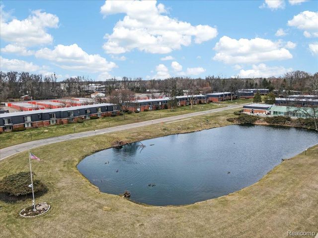 1878 Colonial Village Way 4, Waterford Charter Township, MI 48328