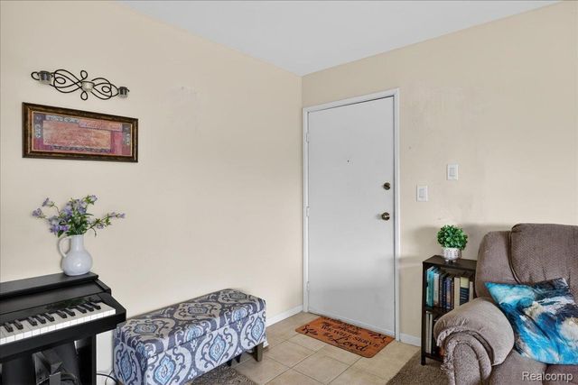 1878 Colonial Village Way 4, Waterford Charter Township, MI 48328