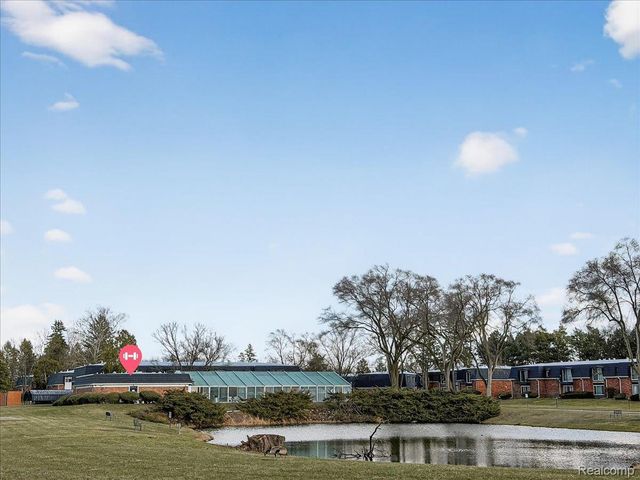 1878 Colonial Village Way 4, Waterford Charter Township, MI 48328