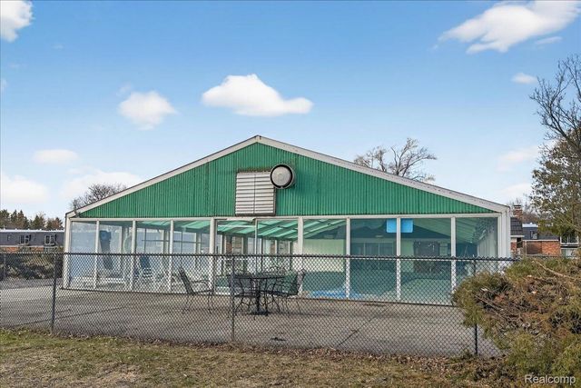 1878 Colonial Village Way 4, Waterford Charter Township, MI 48328