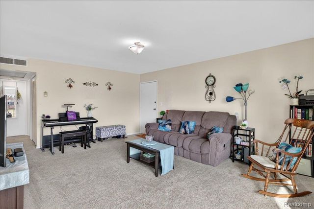 1878 Colonial Village Way 4, Waterford Charter Township, MI 48328