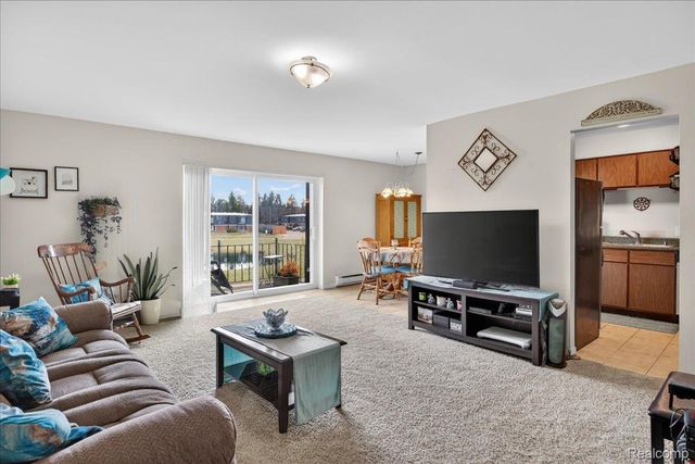 1878 Colonial Village Way 4, Waterford Charter Township, MI 48328