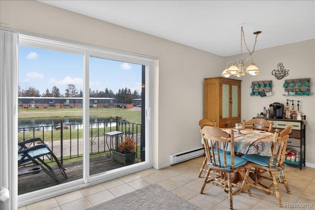 1878 Colonial Village Way 4, Waterford Charter Township, MI 48328