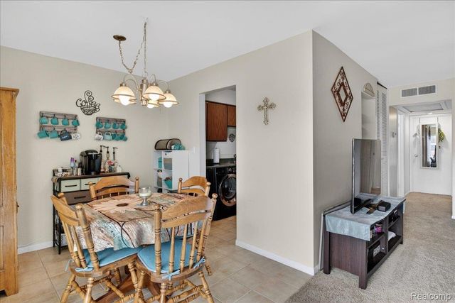 1878 Colonial Village Way 4, Waterford Charter Township, MI 48328