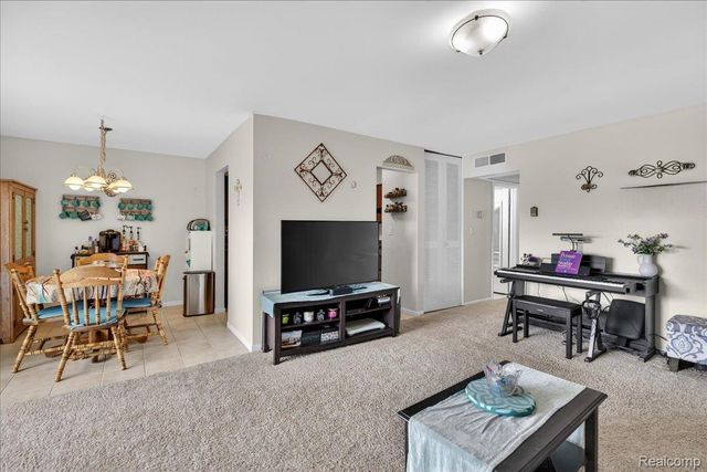 1878 Colonial Village Way 4, Waterford Charter Township, MI 48328