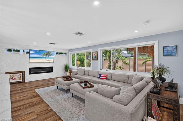 625 Sunnyside CT, Fort Myers, FL 33919