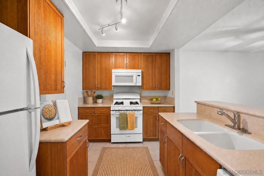 Image 6 of property listing at 6972 Camino Amero, San Diego, CA 92111