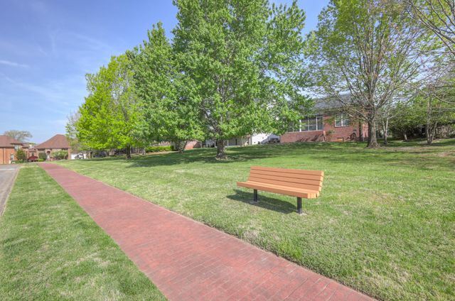 1087 Isaac Franklin Dr, Gallatin, TN 37066