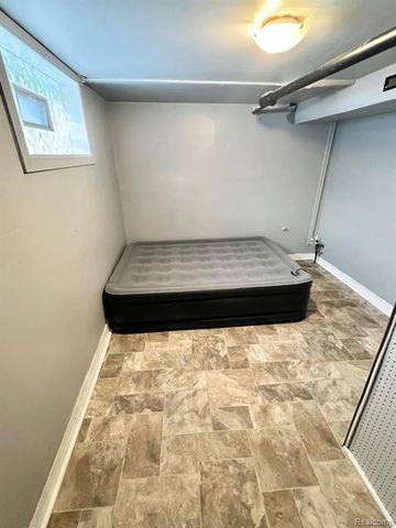 7252 Packard Avenue, Warren, MI 48091