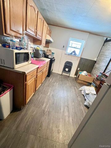 7252 Packard Avenue, Warren, MI 48091