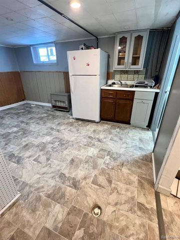 7252 Packard Avenue, Warren, MI 48091