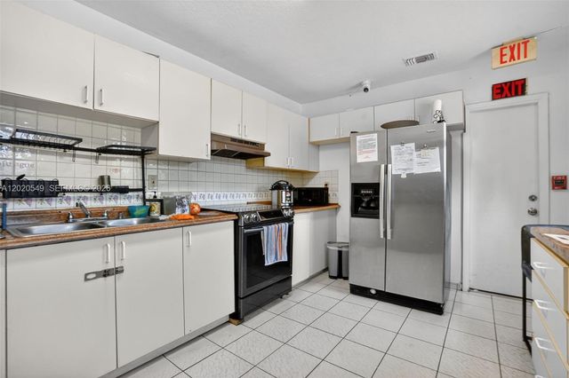 7100 NW 1st Terrace, Miami, FL 33126