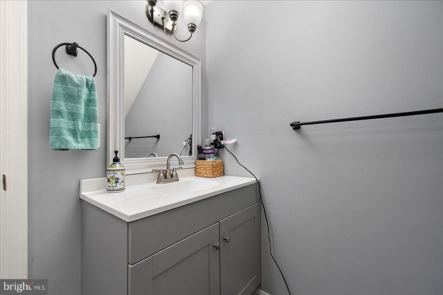 411 E WALNUT ST, Hebron, MD 21830