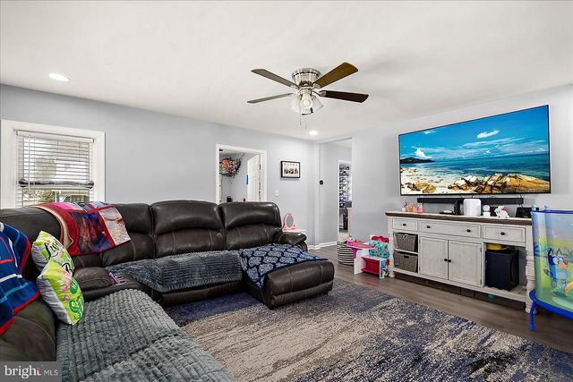 411 E WALNUT ST, Hebron, MD 21830