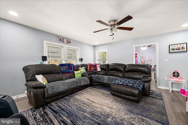 411 E WALNUT ST, Hebron, MD 21830