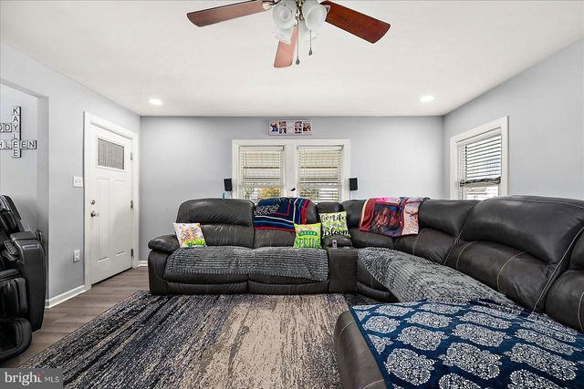 411 E WALNUT ST, Hebron, MD 21830