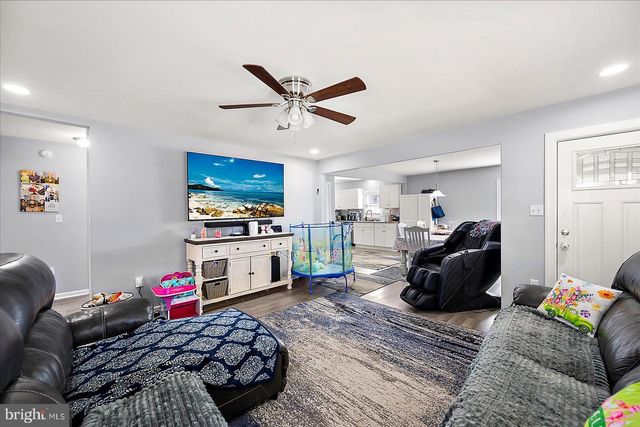 411 E WALNUT ST, Hebron, MD 21830