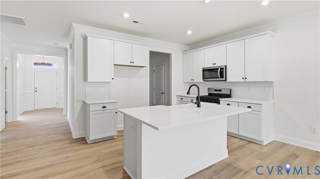 10290 Szalay Ln, Ashland, VA 23005