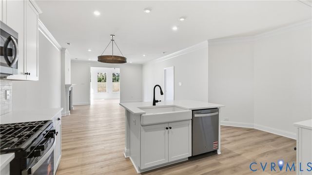 10290 Szalay Ln, Ashland, VA 23005