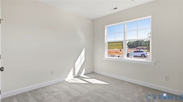 10290 Szalay Ln, Ashland, VA 23005