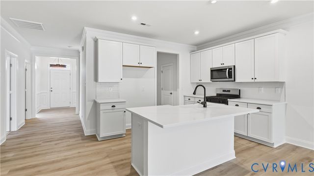10290 Szalay Ln, Ashland, VA 23005