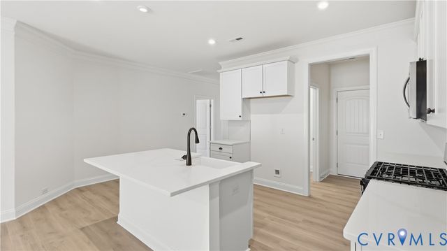 10290 Szalay Ln, Ashland, VA 23005