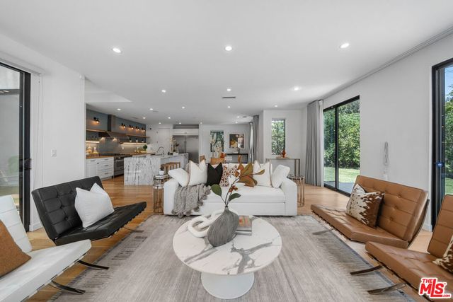 1058 S Plymouth Boulevard, Los Angeles, CA 90019