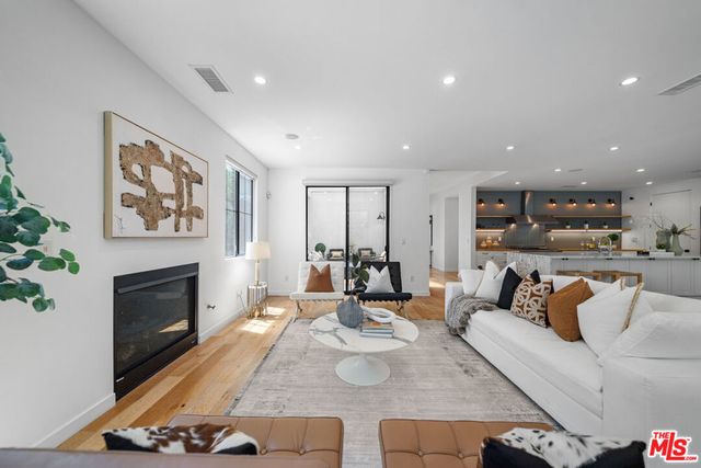 1058 S Plymouth Boulevard, Los Angeles, CA 90019