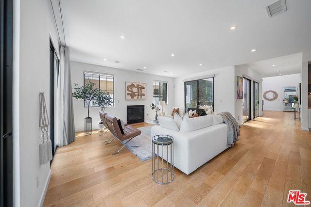 1058 S Plymouth Boulevard, Los Angeles, CA 90019