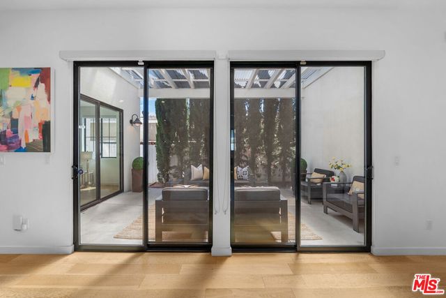 1058 S Plymouth Boulevard, Los Angeles, CA 90019