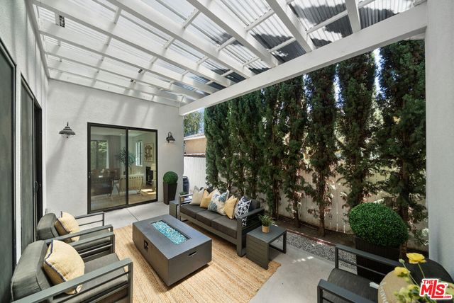 1058 S Plymouth Boulevard, Los Angeles, CA 90019
