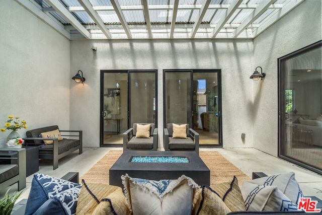 1058 S Plymouth Boulevard, Los Angeles, CA 90019
