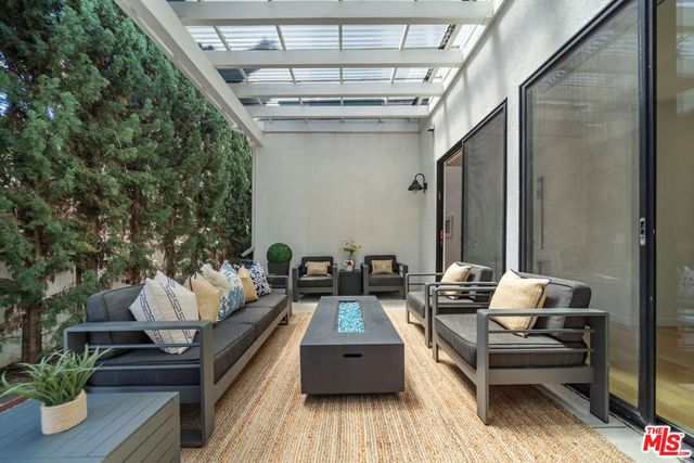 1058 S Plymouth Boulevard, Los Angeles, CA 90019