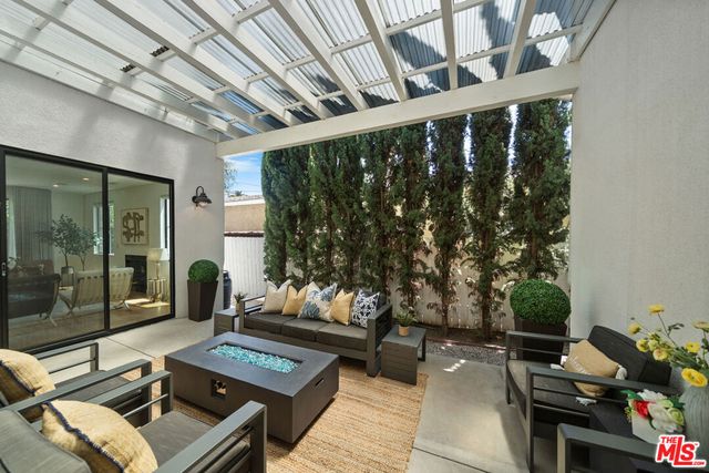 1058 S Plymouth Boulevard, Los Angeles, CA 90019
