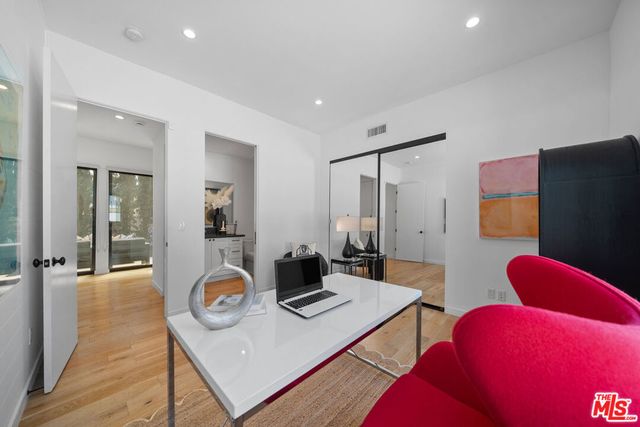 1058 S Plymouth Boulevard, Los Angeles, CA 90019