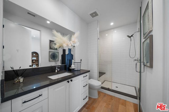 1058 S Plymouth Boulevard, Los Angeles, CA 90019
