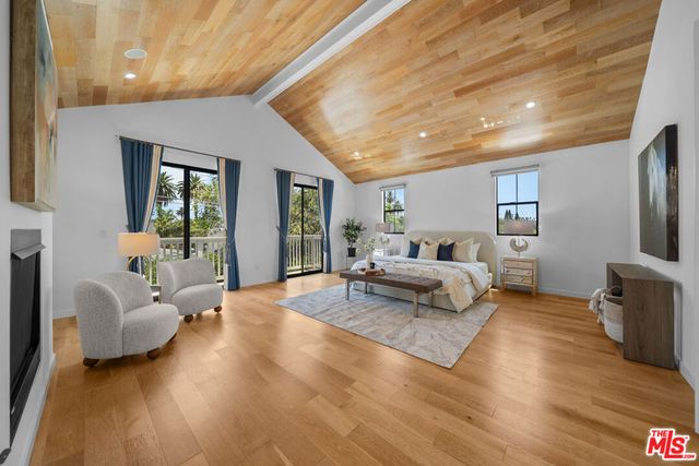 1058 S Plymouth Boulevard, Los Angeles, CA 90019