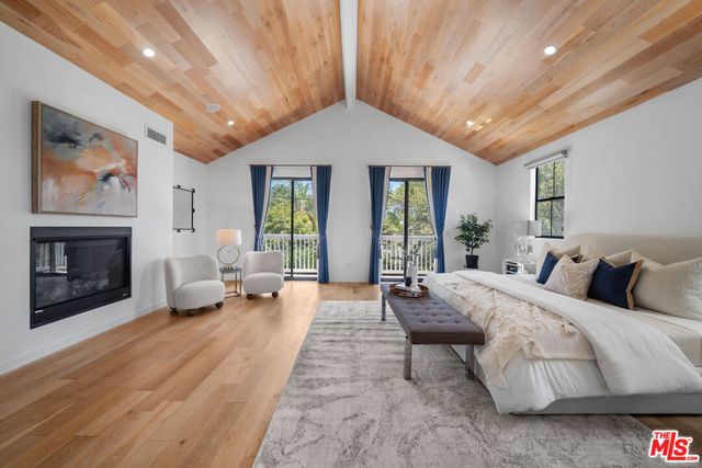 1058 S Plymouth Boulevard, Los Angeles, CA 90019