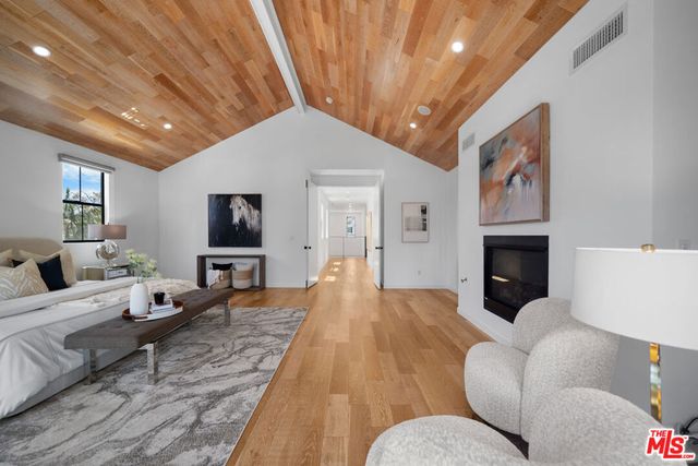 1058 S Plymouth Boulevard, Los Angeles, CA 90019