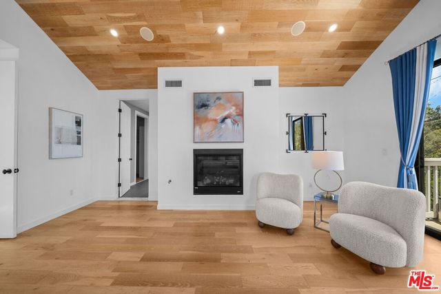 1058 S Plymouth Boulevard, Los Angeles, CA 90019