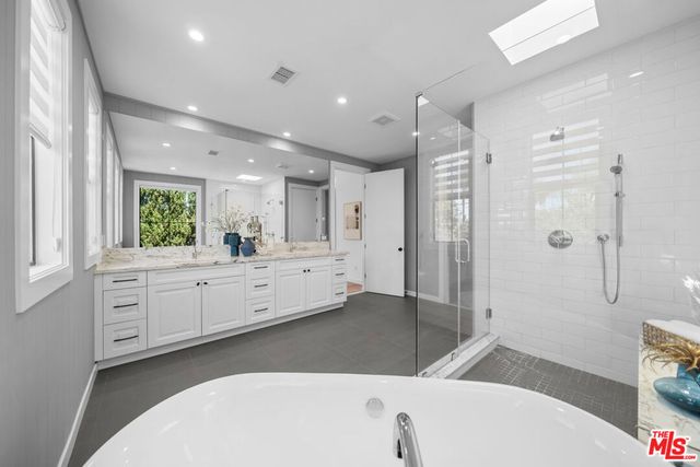 1058 S Plymouth Boulevard, Los Angeles, CA 90019