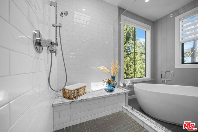 1058 S Plymouth Boulevard, Los Angeles, CA 90019