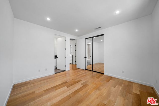 1058 S Plymouth Boulevard, Los Angeles, CA 90019