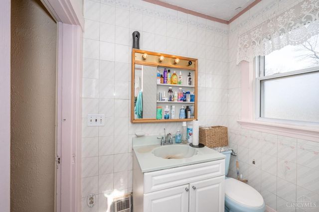 1118 Burns Avenue, Cincinnati, OH 45215