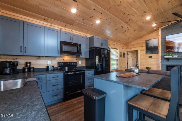 850 Blue Herring Way, Sevierville, TN 37876