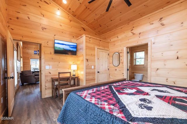 850 Blue Herring Way, Sevierville, TN 37876