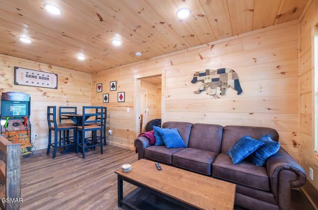 850 Blue Herring Way, Sevierville, TN 37876