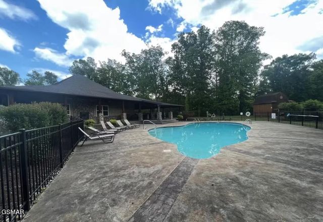 850 Blue Herring Way, Sevierville, TN 37876