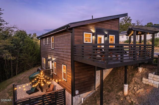 850 Blue Herring Way, Sevierville, TN 37876